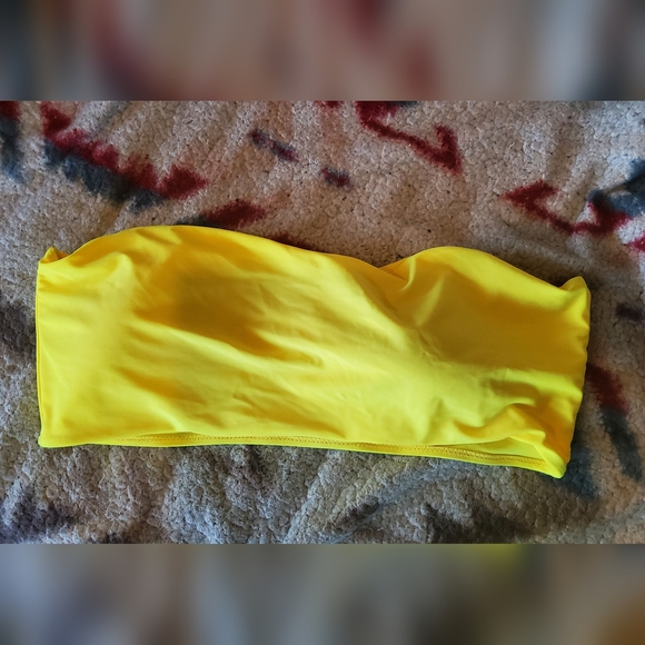 Bikini - Picture 2 of 7